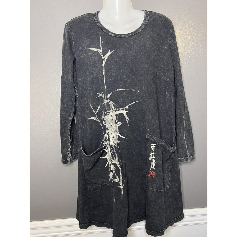 Jess & Jane Tunic Top Womens Large Black Bamboo Graphic Pockets Long Sleeve USA - Picture 2 of 12